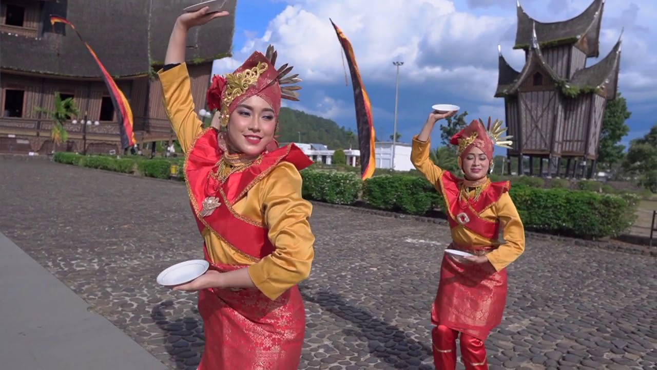 Tari Piring Polisi Wanita (Polwan) Polda Sumatera Barat