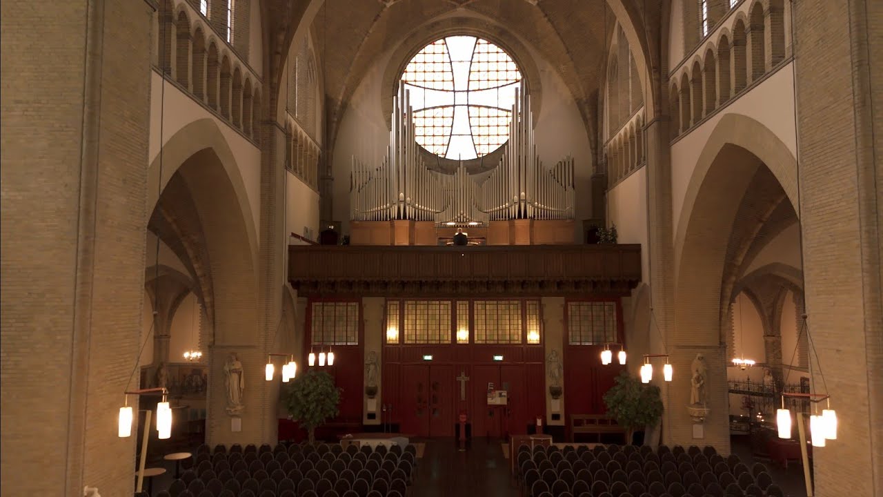 DJI Mini 4 - Sint Gummaruskerk Steenbergen