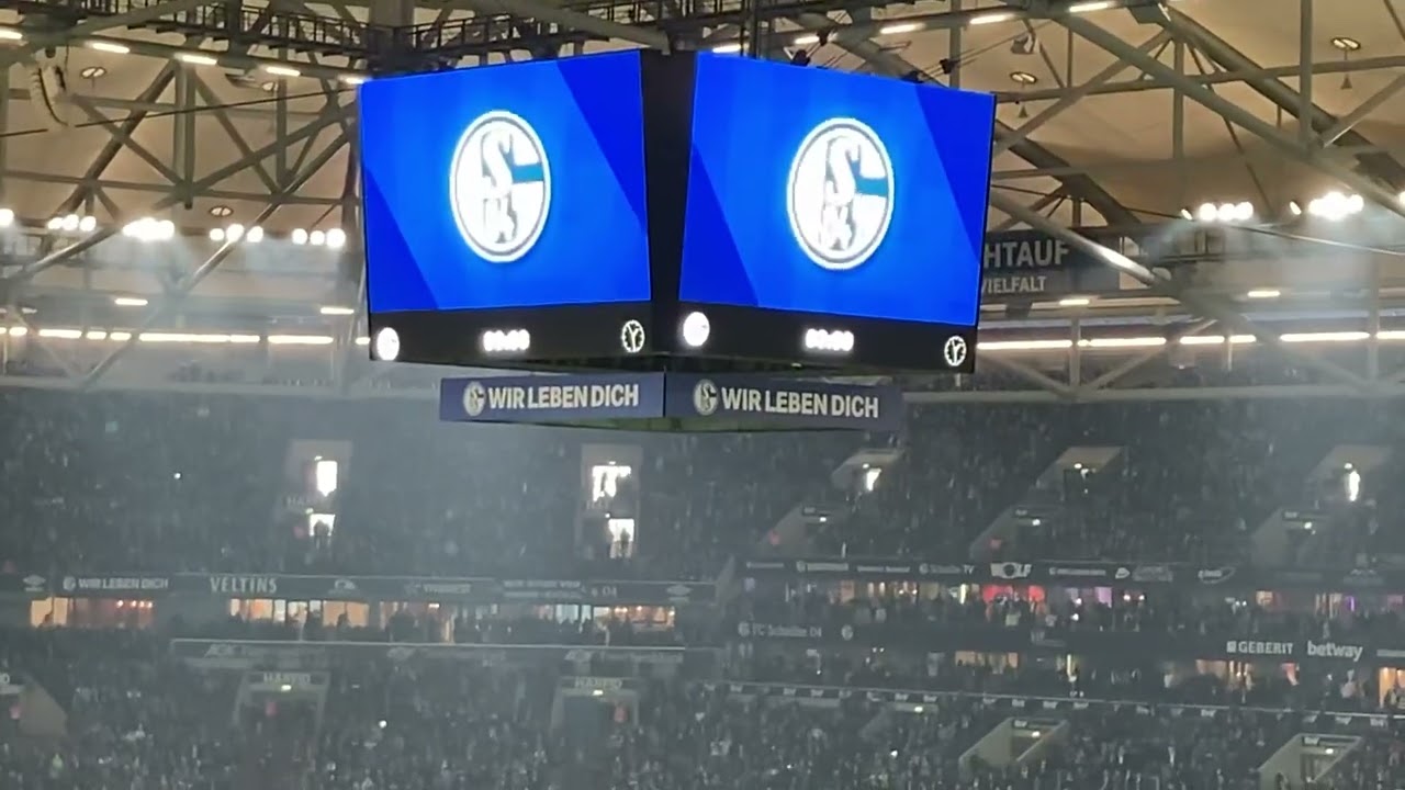 Einlauf Choreo Schalke Heidenheim 3:0 am 09.04.2022