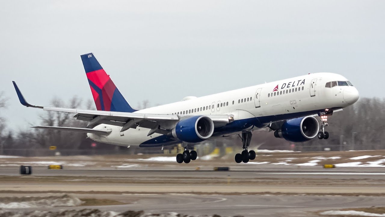 4K | Plane Spotting in Minneapolis