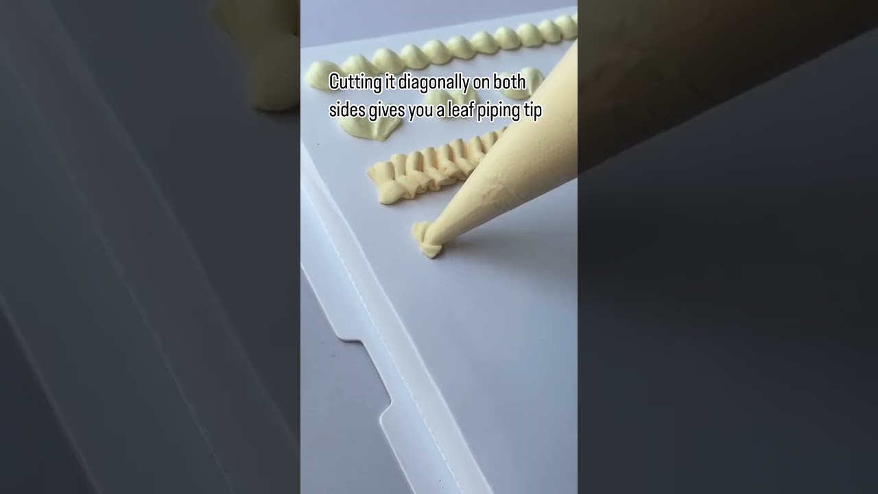 Piping bag hacks 😉 #food #cake #piping #baking