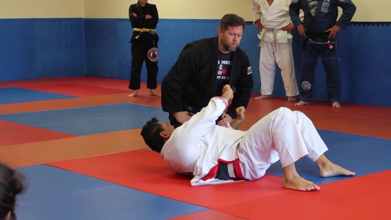 Joe Moreira - Knee On Belly Defense detail