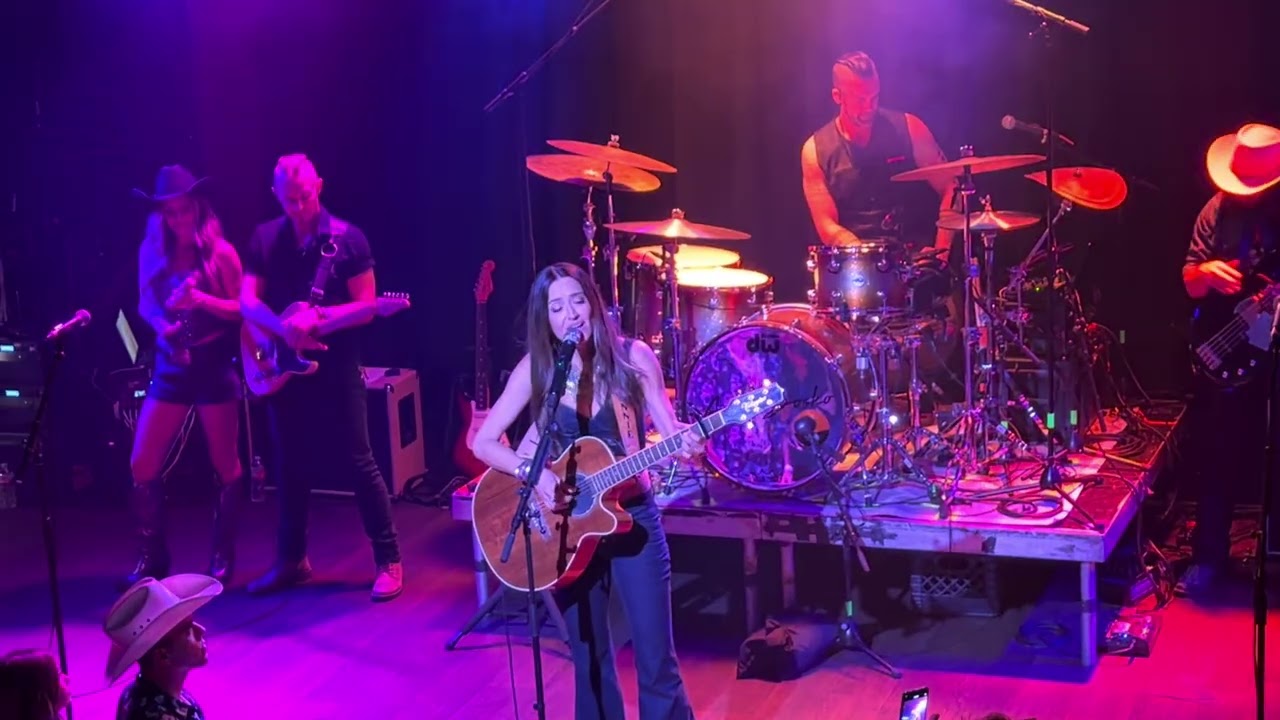 Annie Bosko - Crazy - 3/5/26 - Troubadour; West Hollywood, CA