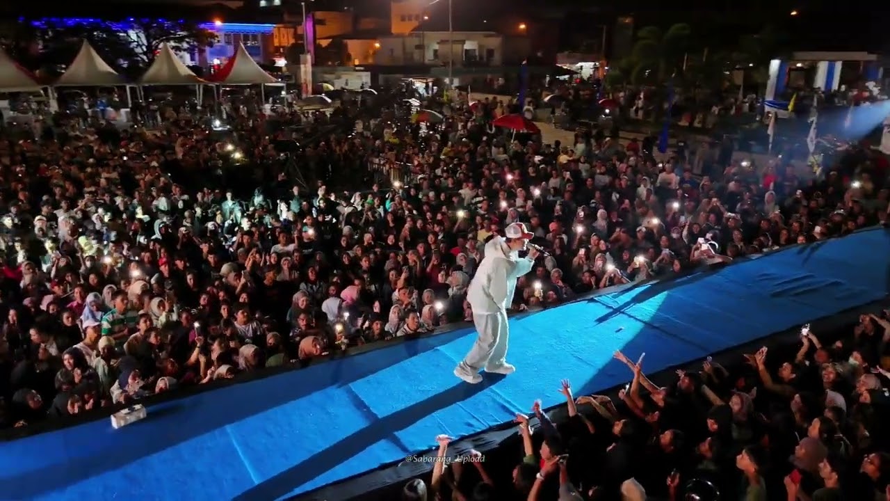 Doddie Latuharhary konser di Ambon