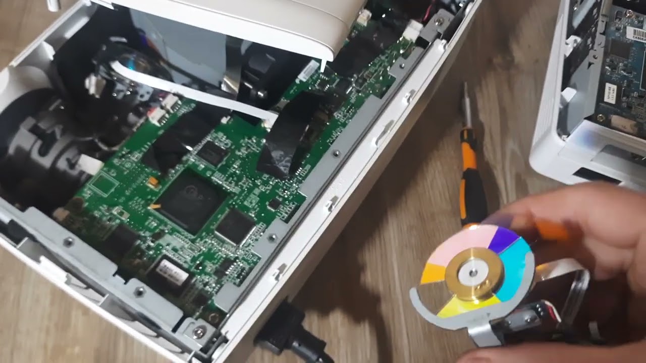 Projetor Acende o Led da Lâmpada Vermelho e Pisca o Power em Laranja
