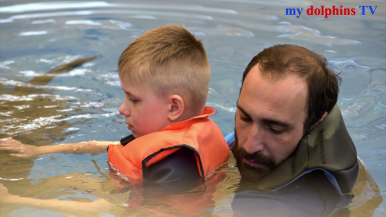 Milan`s erste Delfin unterstützte Therapie