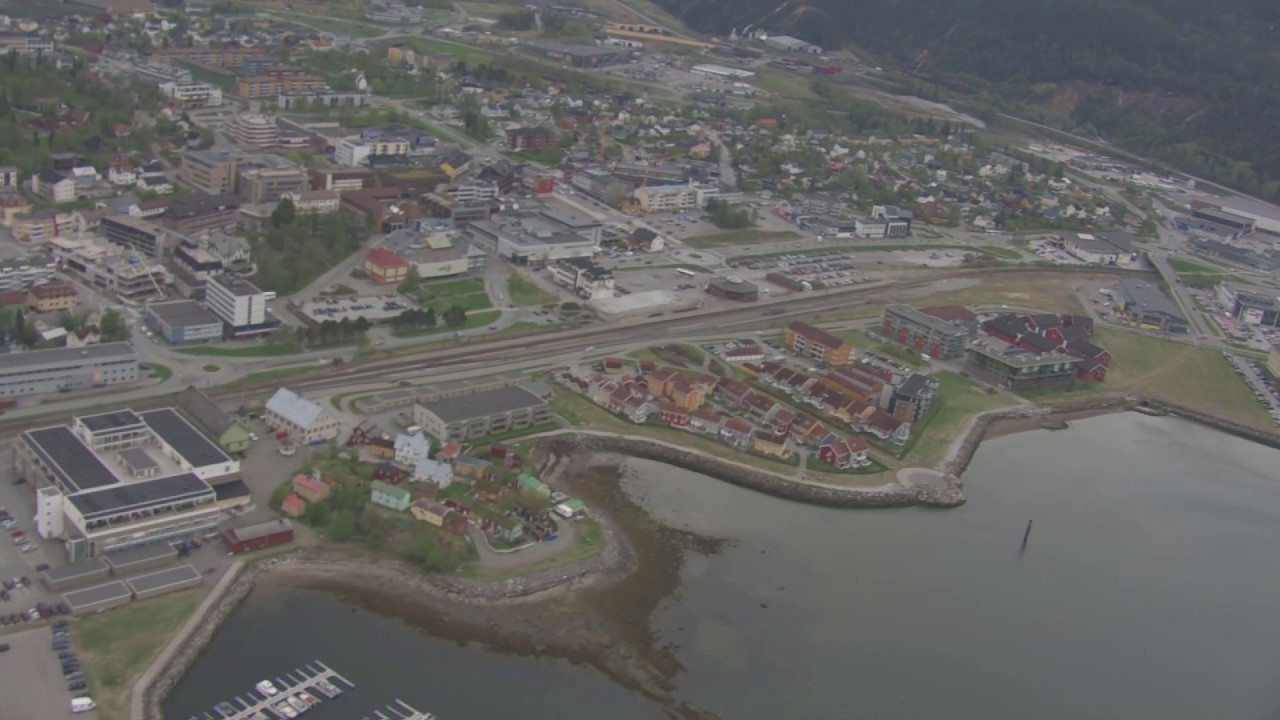 Mo i Rana, Rådhus, Lyngheim Skole, fotballbane, Røssvoll - Flying Over Norway