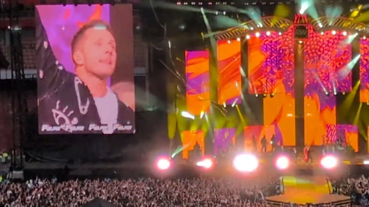 Robbie Williams & Five Performing 