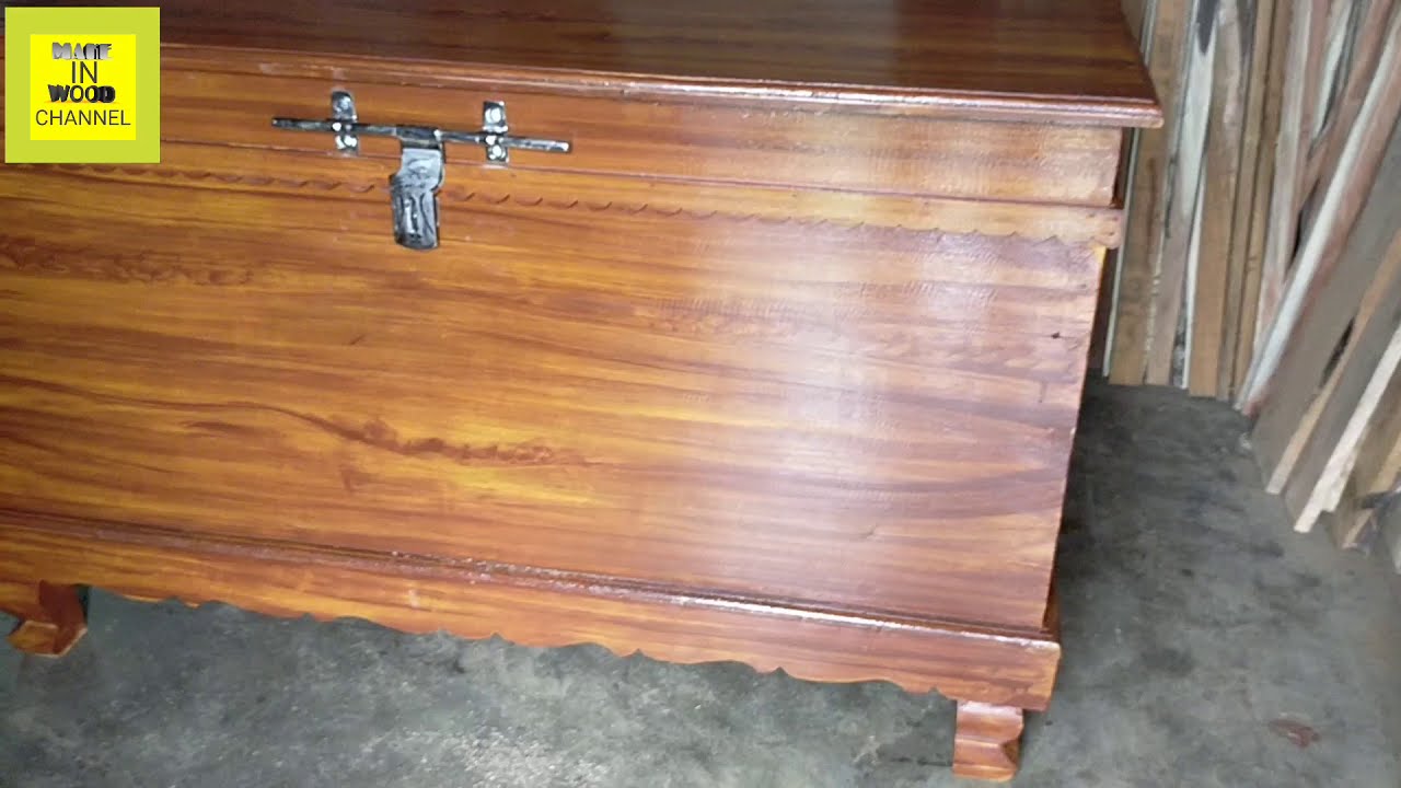 Wooden box, big baksho, saman rakh ne ke liye.