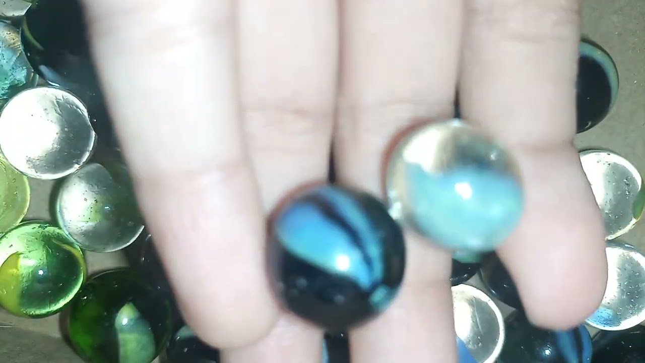 Mostrando mis colección de bolitas suscribanse si quieren la 2 parte de este video