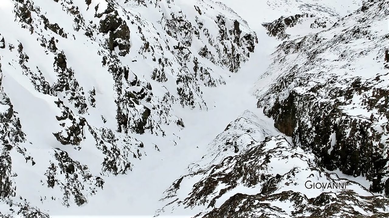 POWDERIZED §8: The Fruttstock Couloir