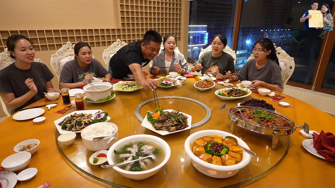 Khám phá Thành phố Biên Giới Móng Cái ăn toàn món ngon cùng a Hải Sapa TV Bếp Trên Bản Song Hỷ Vlog