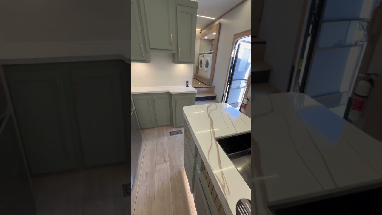 Автодом Redwood 371RL 2026 года | Задняя жилая зона | 3-минутный предварительный просмотр 