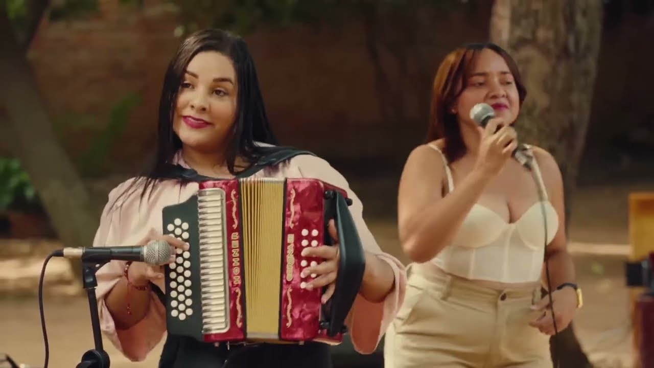 KAROL G - No Puedo Vivir Sin Él Video Oficial