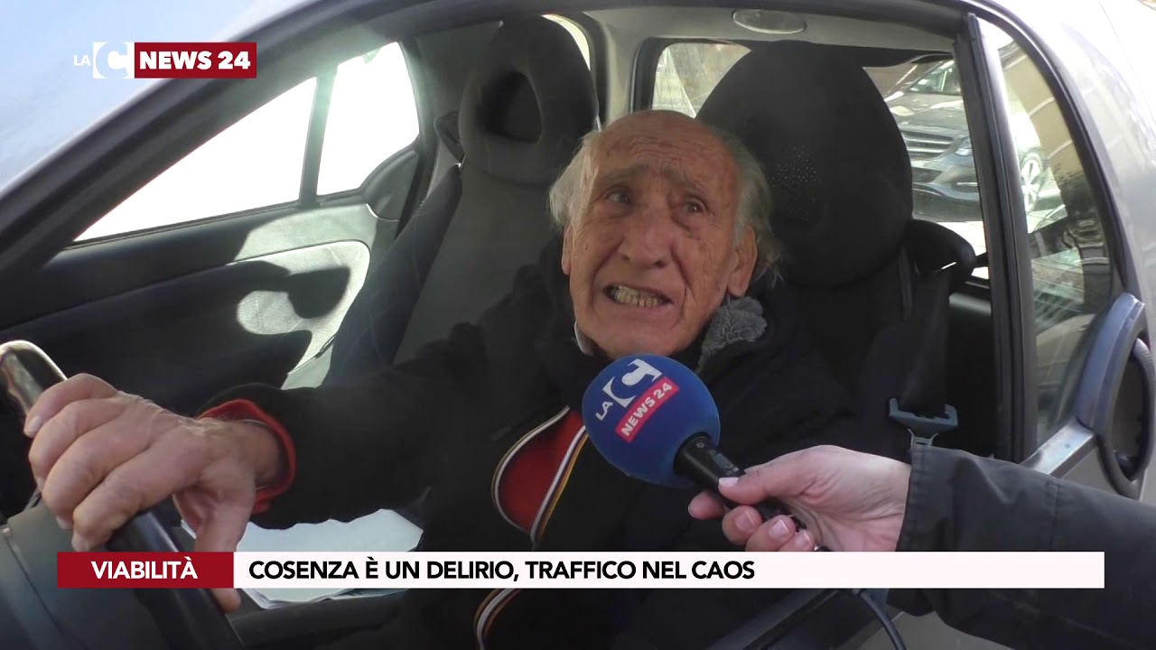 COSENZA È UN DELIRIO, TRAFFICO NEL CAOS