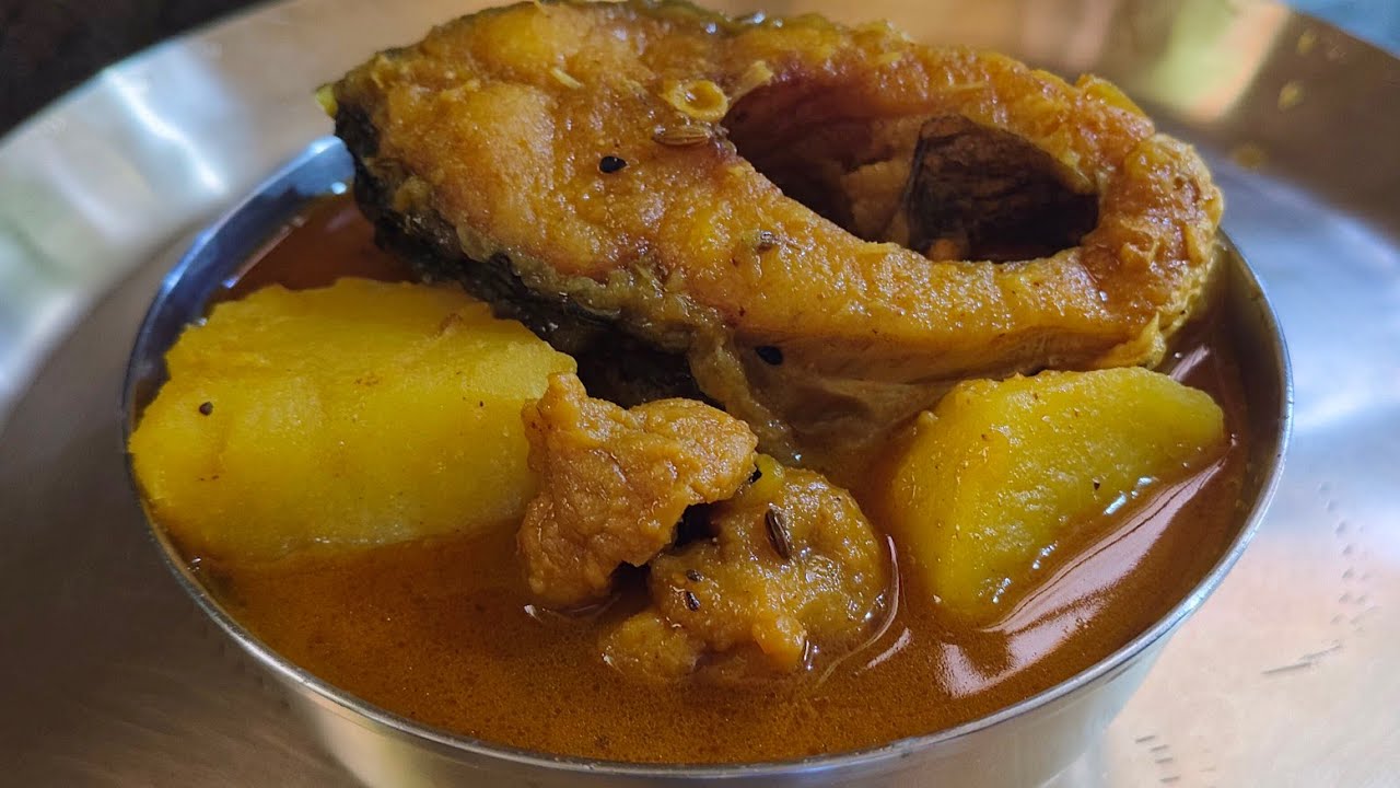 রোজকারের মাছের ঝোলের স্বাদ বদল করতে এই রকম কম তেল মশলায় পাতলা মাছের ঝোল বানিয়ে নিন |Macher jhol rec.