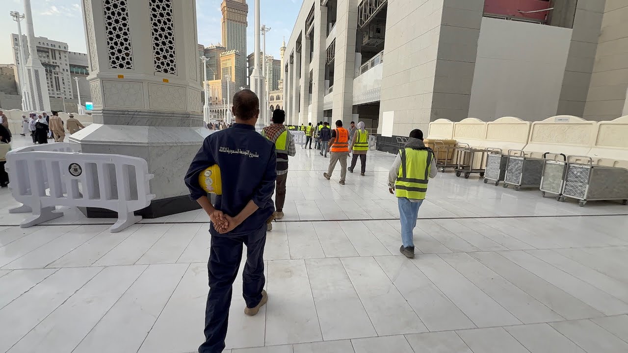 Walking in Makkah Masjid Ul Haram 