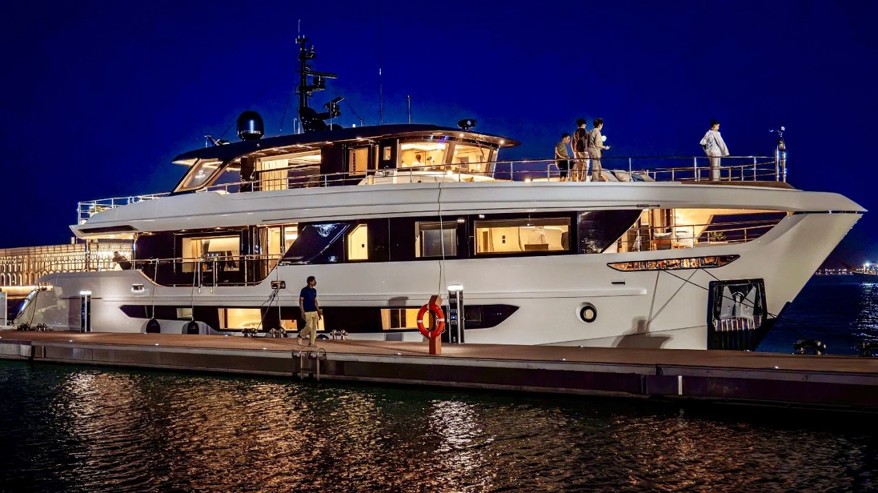$13 Million Superyacht Tour : Majesty 100 Terrace