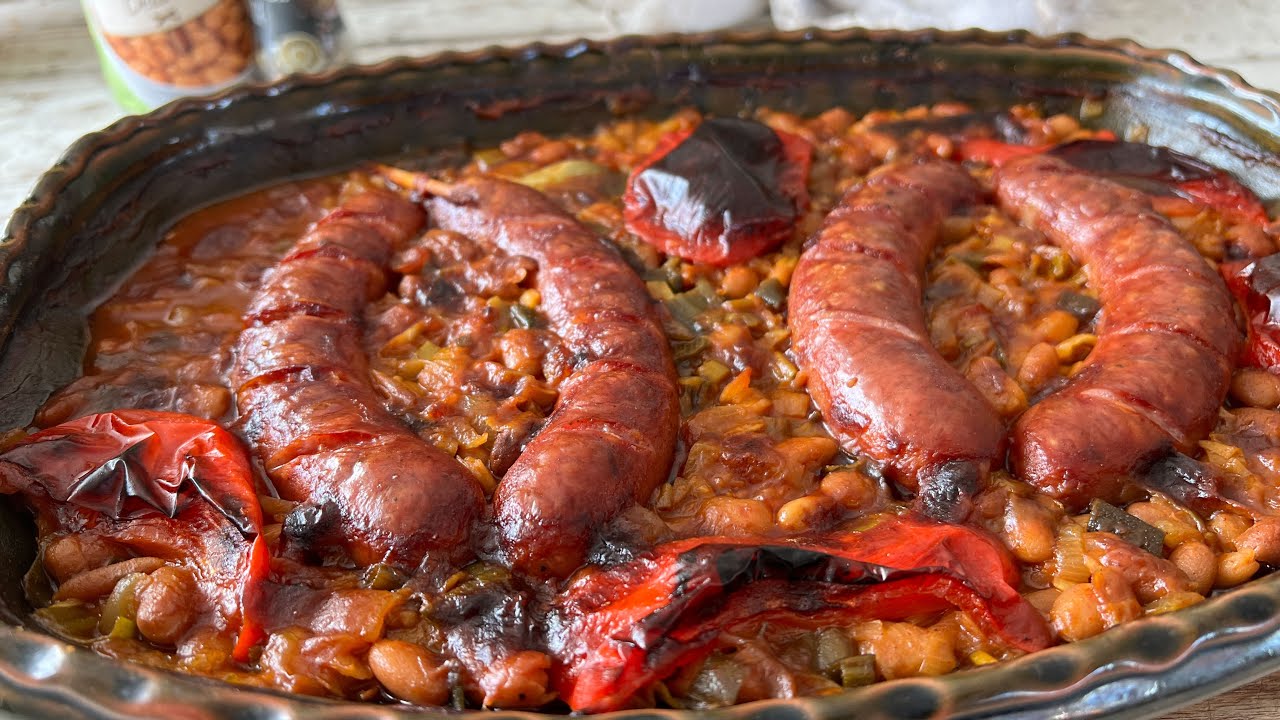 Zapečen fižol s kranjsko klobaso