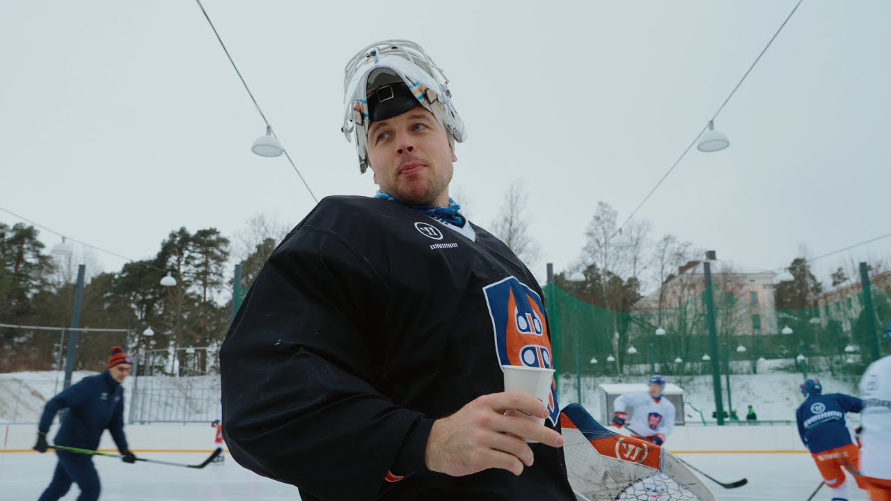 Теплый сок и быстрая смена одежды – тренировка команды Tappara на открытом льду легендарного Коул...