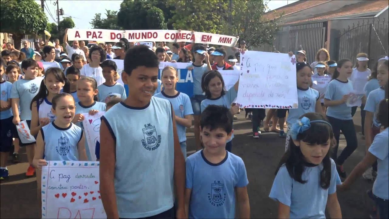 Protesto na escola Carlos Kremer