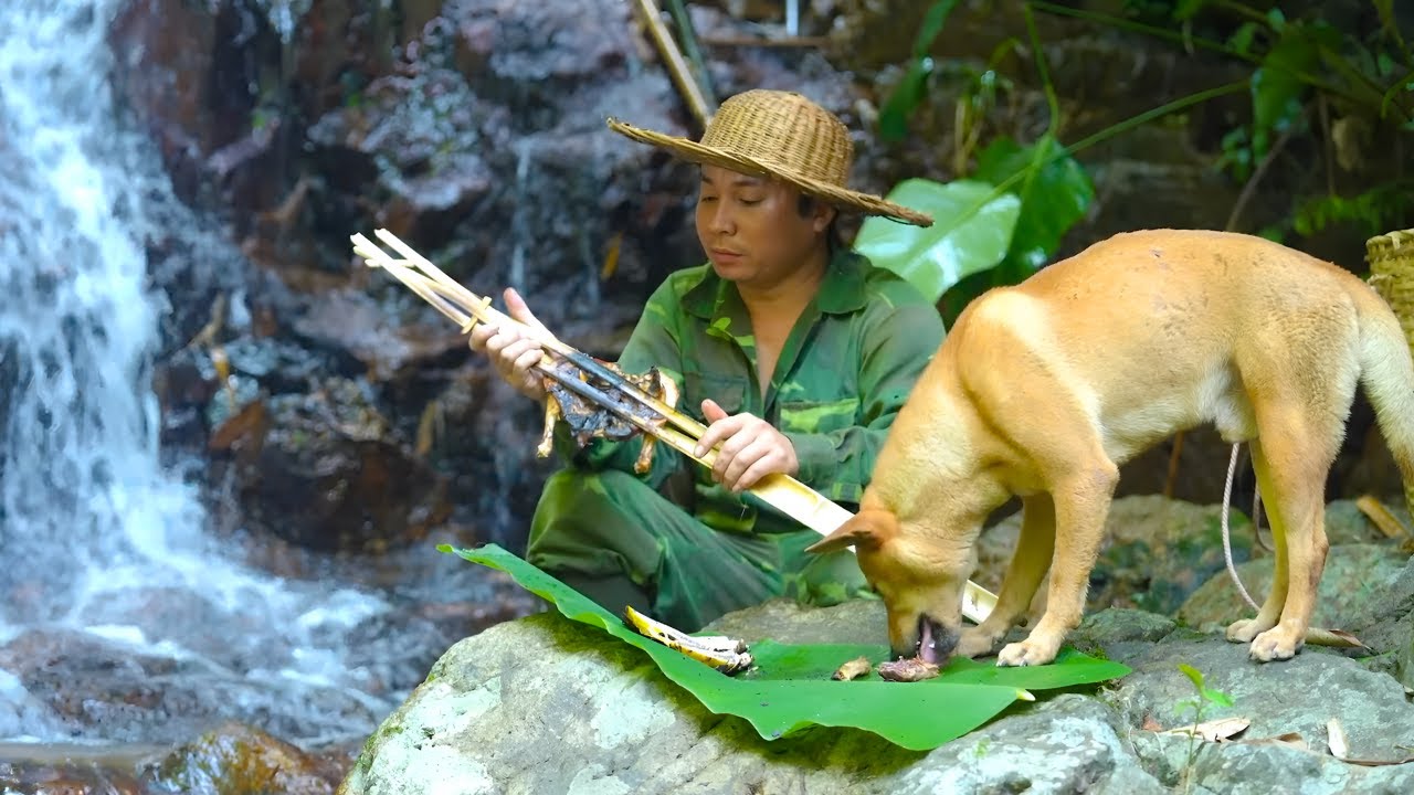 Picking wild fruits, enjoying grilled chicken by the stream - Building rafts, making smoked fish