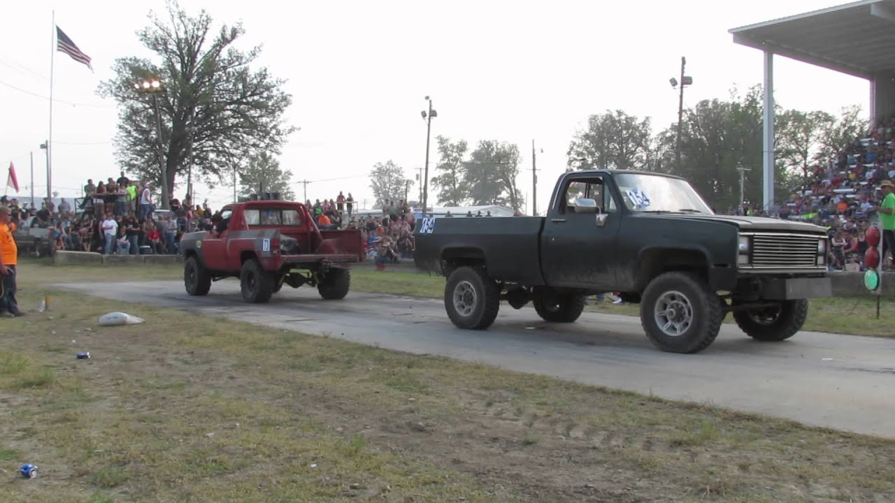 Red Dodge Vs Green Chevy Tug O War At Wapak Tug Fest