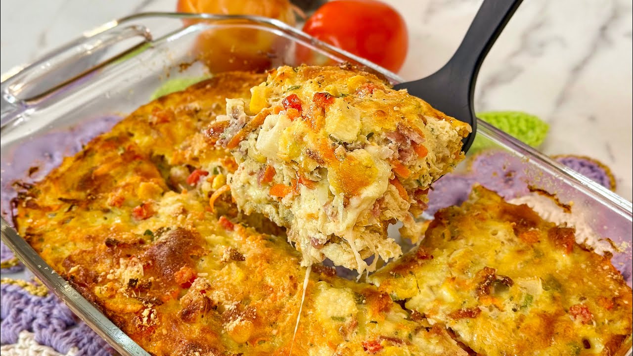 OMELETE COMPLETO SEM FRITURA FEITO NO FORNO | Parece uma torta, rende MUITO | Gabriel Freitas