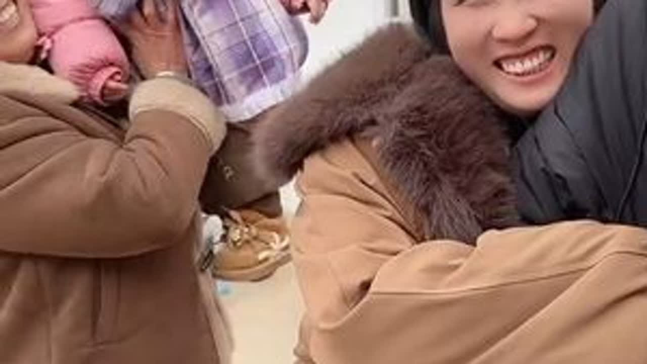 馨馨真是找到好老公了，她婆婆都看不下去了。卜纷5D洗衣凝珠真的很好用……