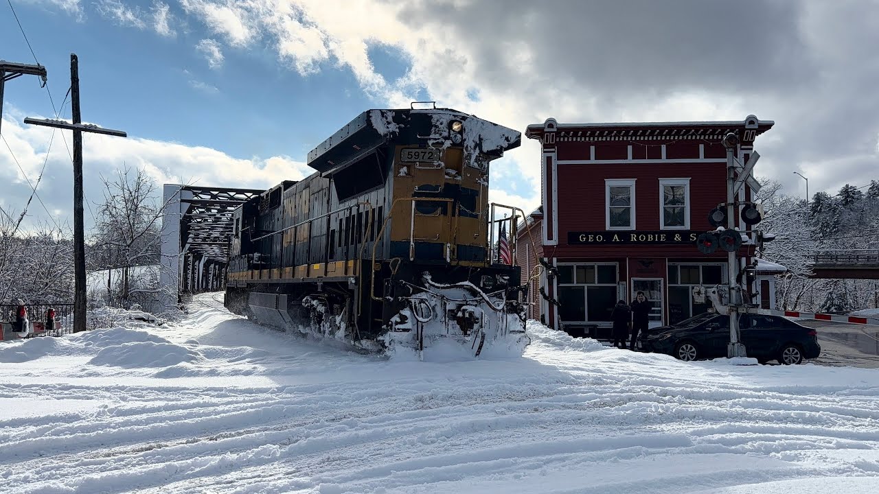 CSX Light Engine Movement | CSX 5972 | GE DASH 8-40B | Nashua to Concord | 