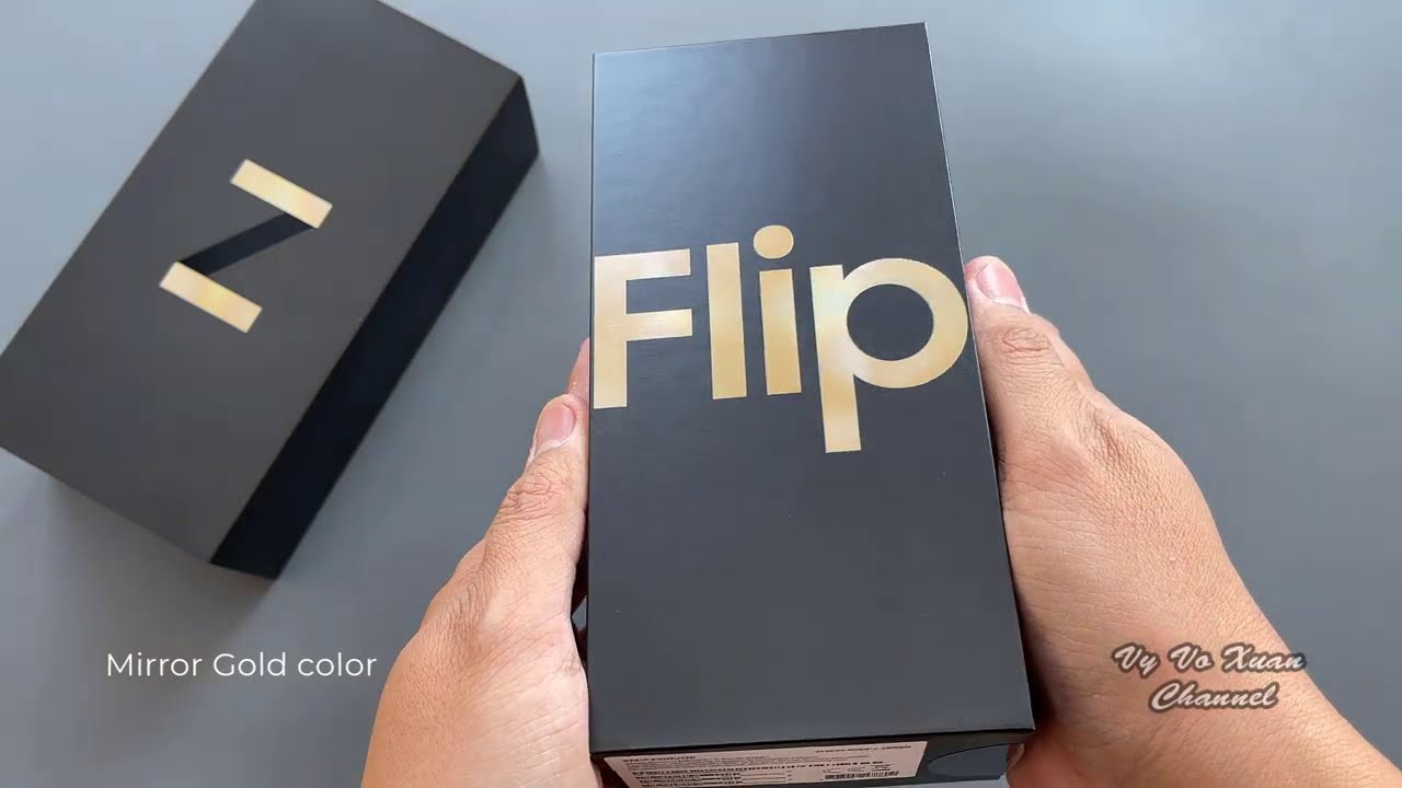 Samsung Galaxy Z Flip, Mirror Gold color unboxing