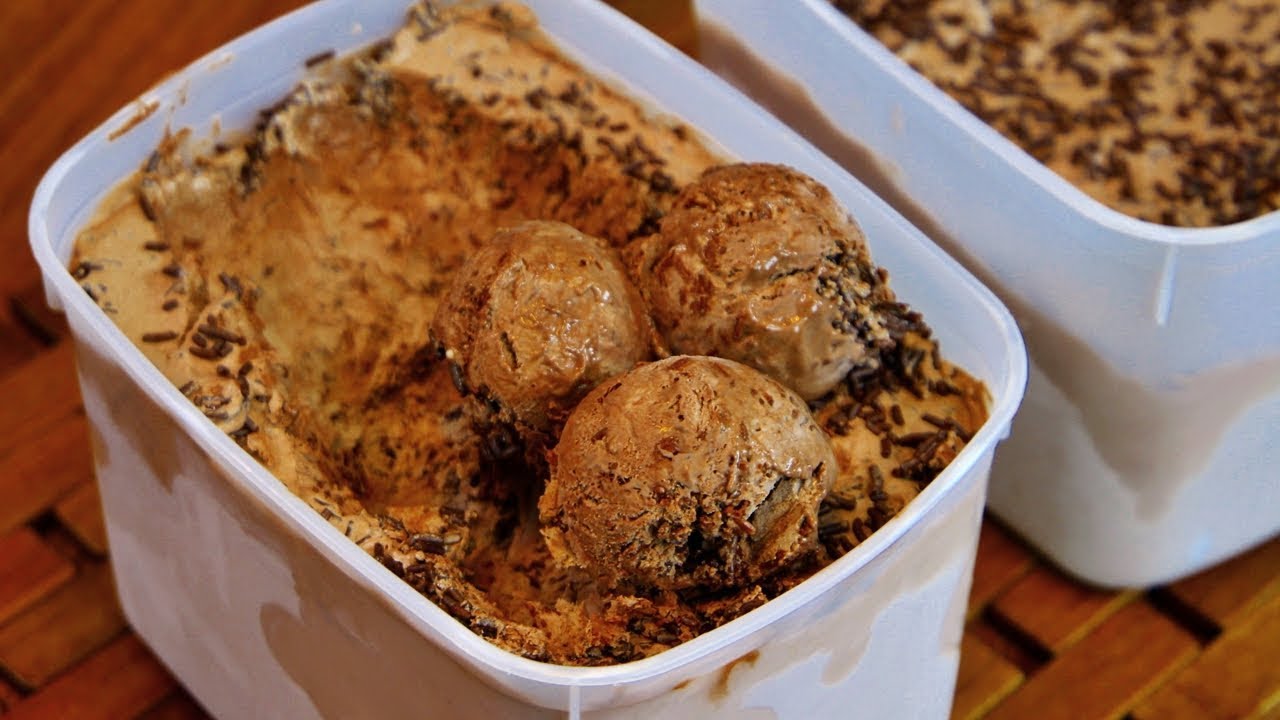A MELHOR RECEITA DE SORVETE CASEIRO DE CHOCOLATE | RENDE 4 LITROS