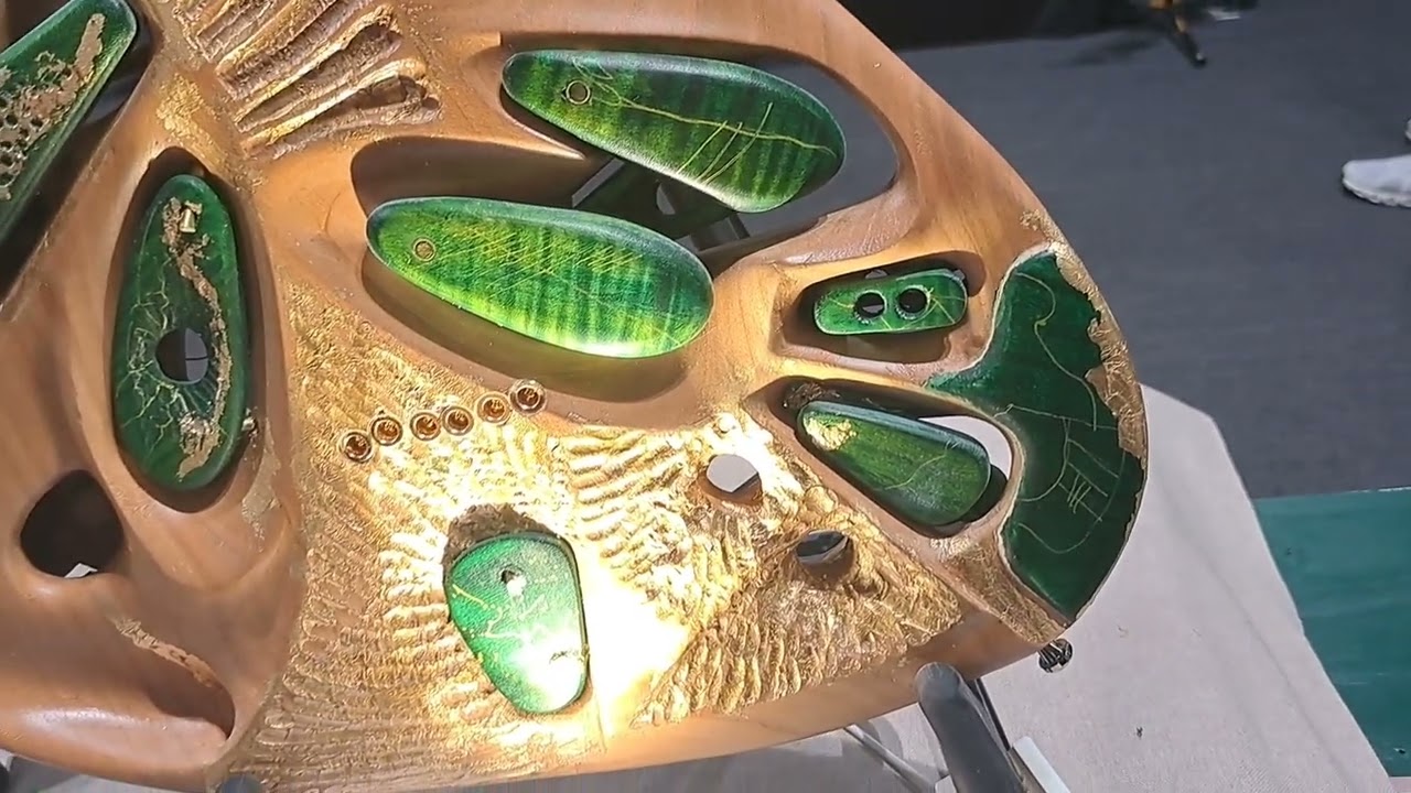 Crazy Guitars from Wende Stromgitarren at Guitar Summit 2024
