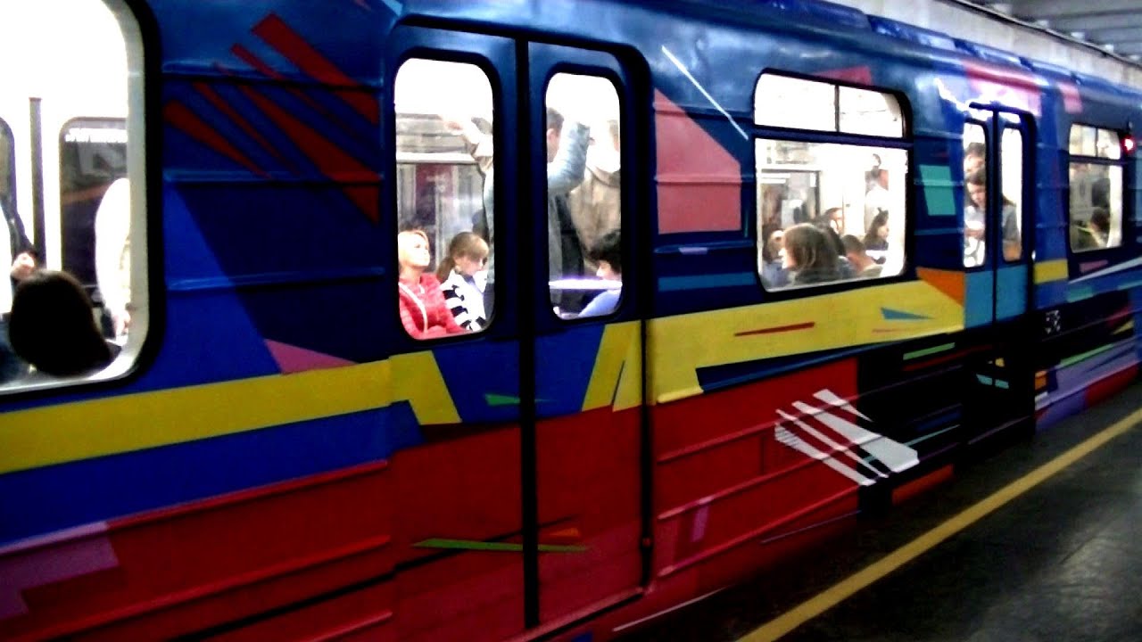 Арт-поезд метро на синей линии