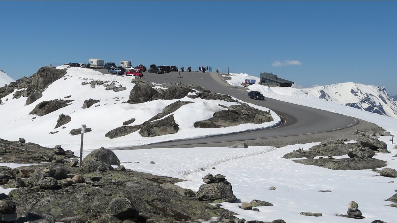 Dalsnibba (Norwegen) - Europas höchste Strasse mit Blick auf einen Fjord