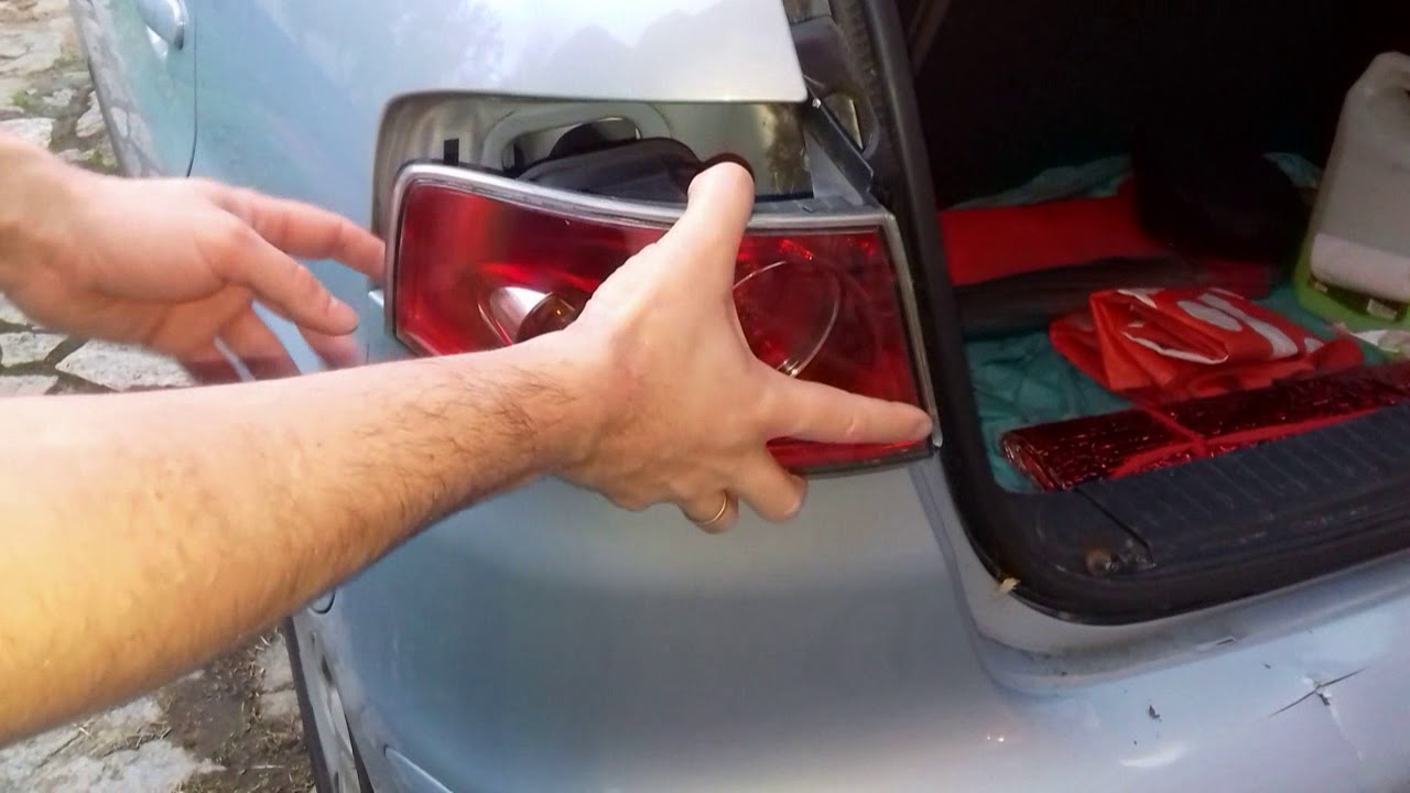 Como cambiar bombillas de todos los faros traseros Seat Ibiza año 2002