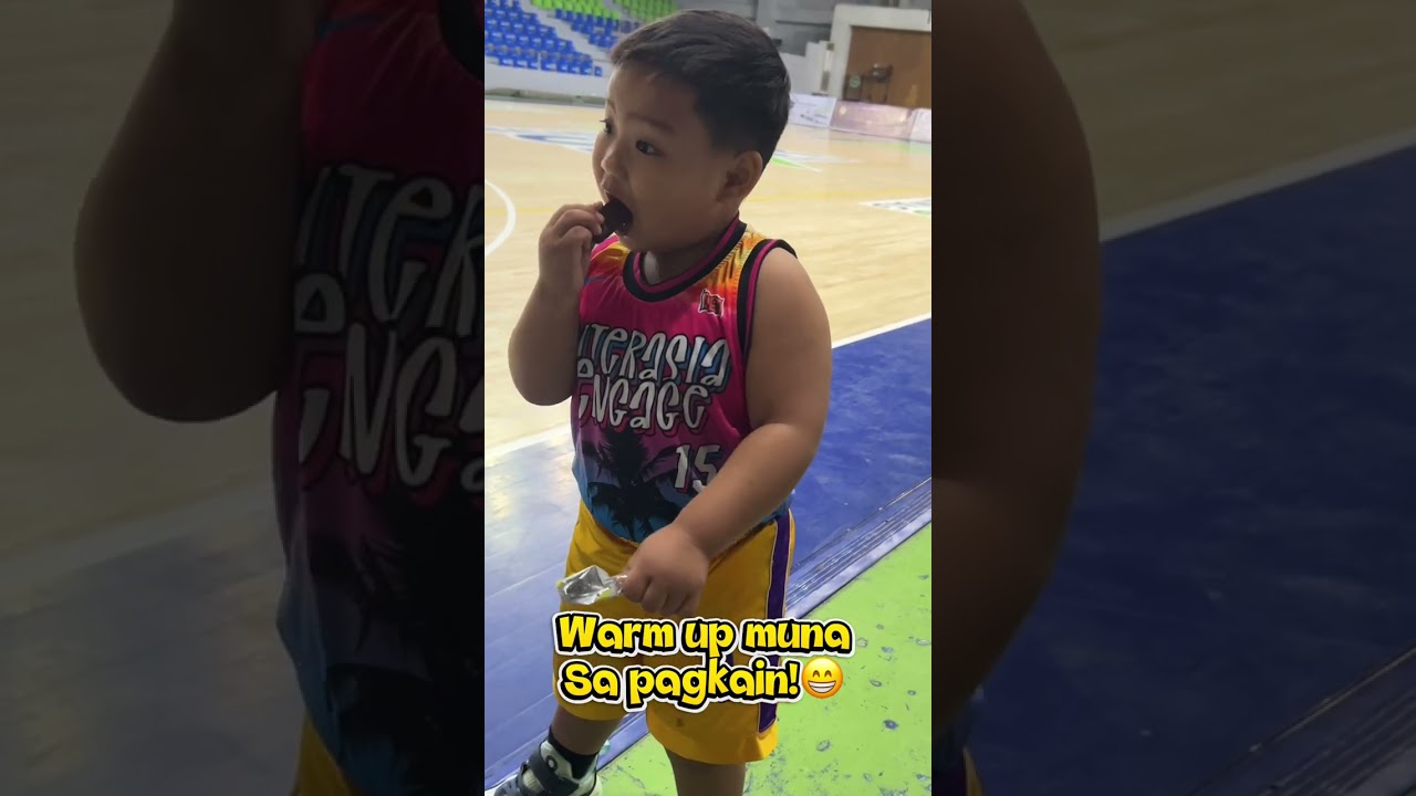 Basketball player ang datingan sa kainan!