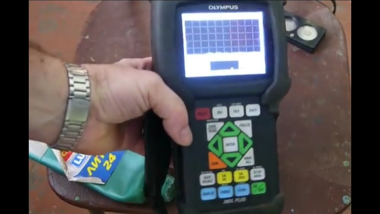 Измерение толщины труб  прибором Panametrics в котельной.