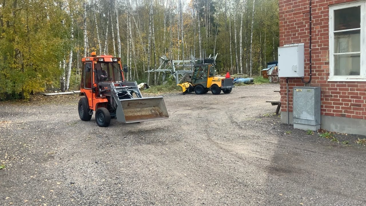 Köp Redskapsbärare Holder P70 Allrad 4WD med lastare och skopa på Klaravik