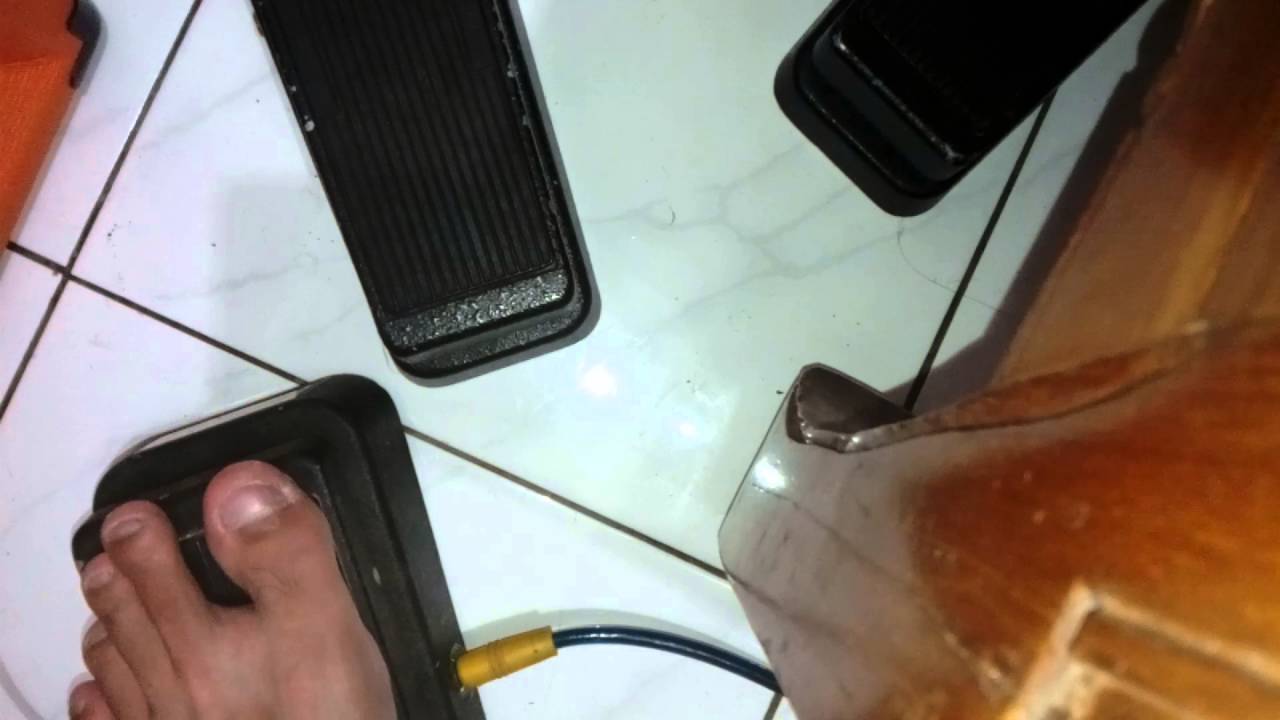 modified crybaby wah (stack of dimes inductor) quick test, wide sweep