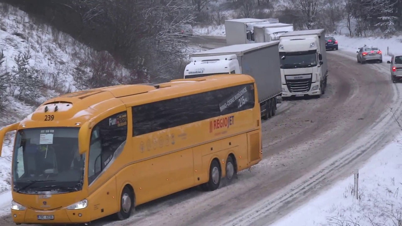 Sněhov&aacute; kalamita - uv&iacute;zl&eacute; kamiony na obchvatu - 16.1.2018