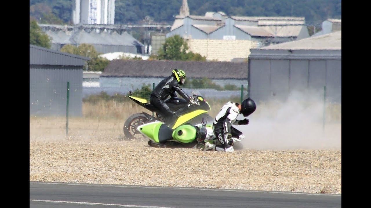 GROS CRASH A FONTENAY LE COMTE !!!