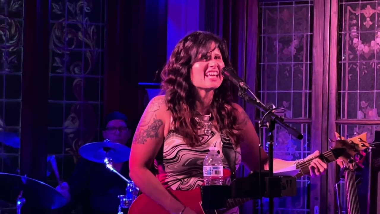 𝐉𝐞𝐧𝐧𝐲 𝐁𝐚𝐫𝐧𝐞𝐬 𝐁𝐚𝐧𝐝 - 𝙎𝙝𝙖𝙠𝙚 𝙔𝙤𝙪𝙧 𝙃𝙞𝙥𝙨 🅻🅸🆅🅴 @ 𝐓𝐡𝐞 𝐋𝐢𝐳𝐳𝐢𝐞 𝐑𝐨𝐬𝐞 𝐌𝐮𝐬𝐢𝐜 𝐑𝐨𝐨𝐦