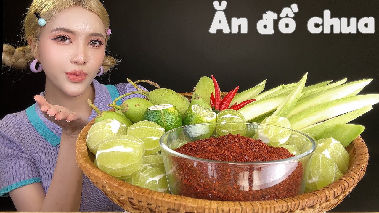 Ешьте лимон с тайской солью и рыбным соусом со светлыми волосами | Кислый вкус высшего класса