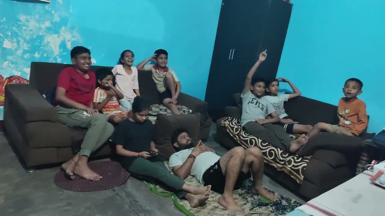 Wicket girne per bacchon Ne machaya shor ❤️🤣🤩#vlog #youtube #trending #viralvideos #viralreels 