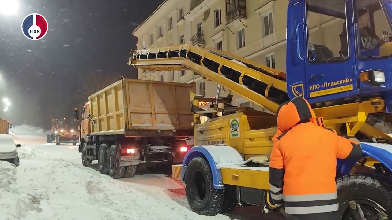 Дорожные службы усилили уборку трасс региона в условиях сильных снегопадов