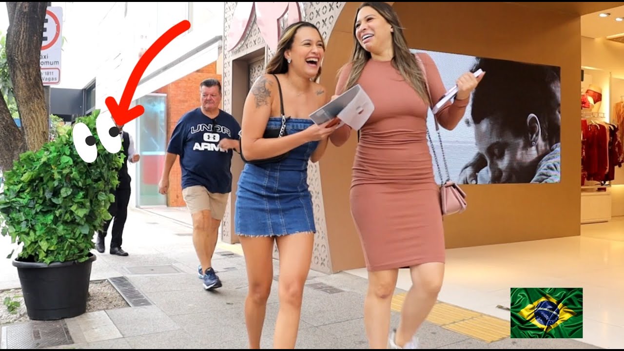 Bushman Prank in Brazil 🇧🇷 | Pegadinha do Homem Moita