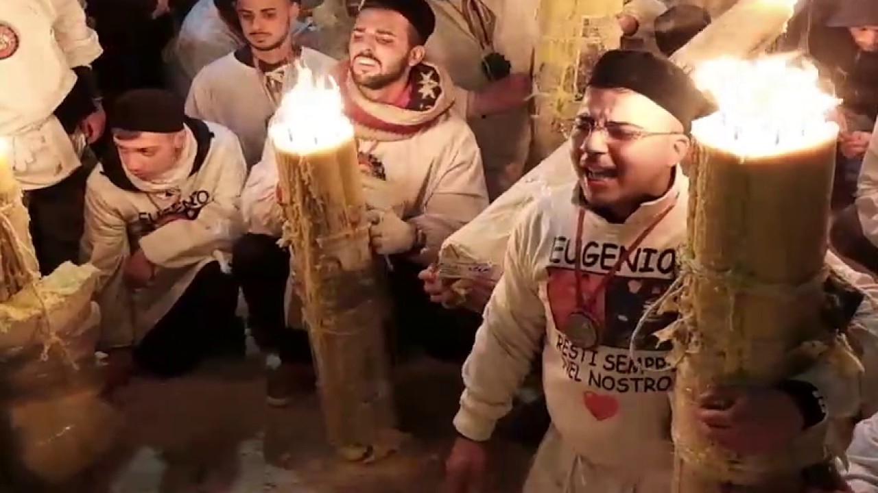 Sant'agata. I devoti. Preghiera alla loro protettrice.