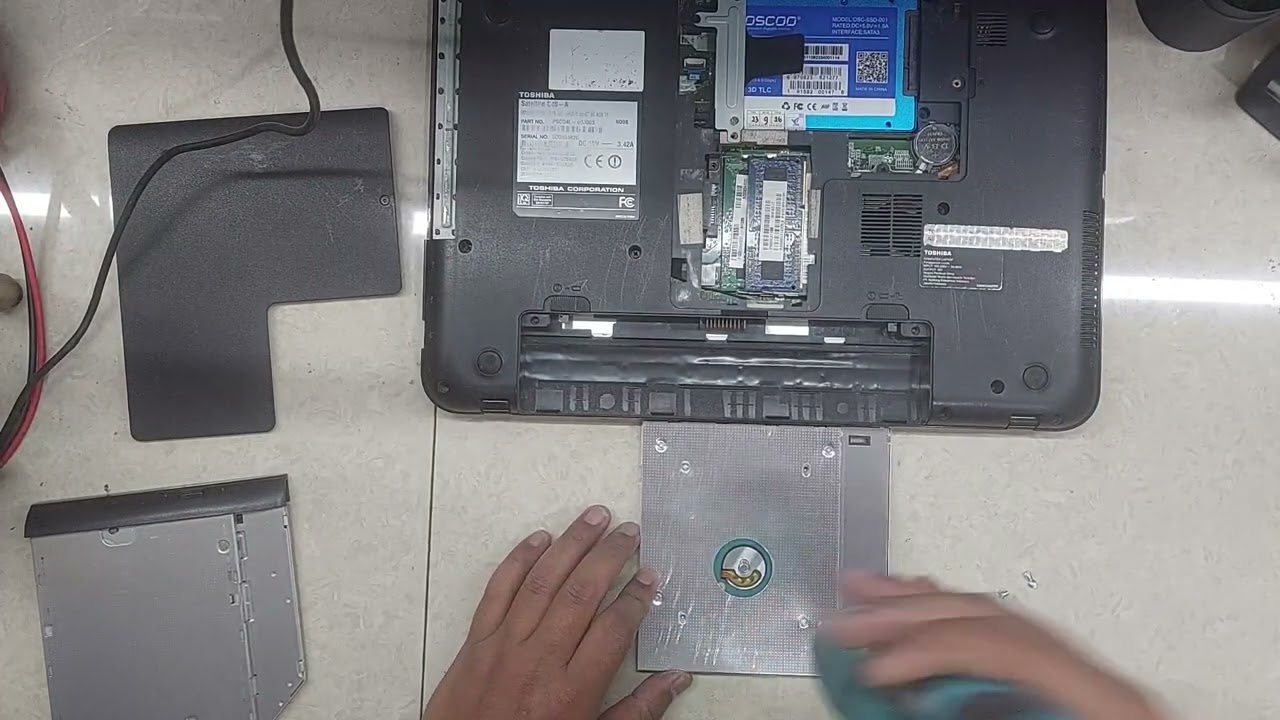 Toshiba C40 pasang SSD dan hardisk caddy