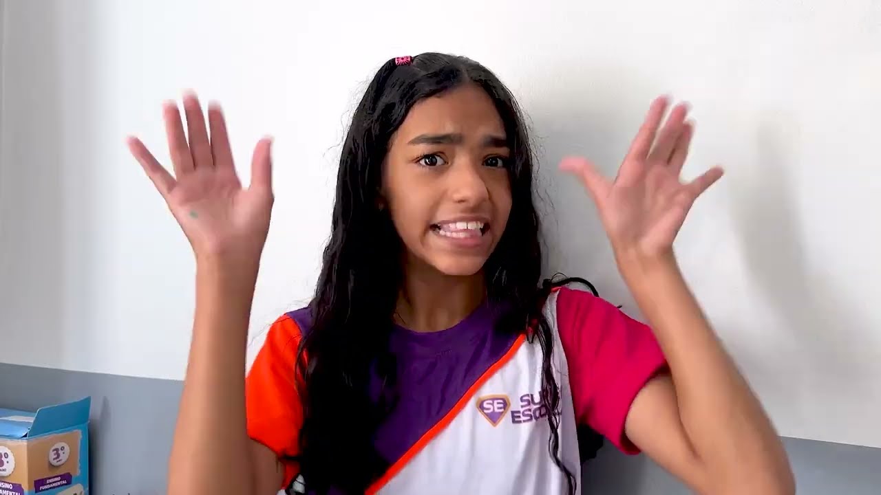 Rafinha e Giovanna ajudam o professor doente